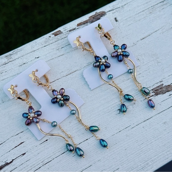 E246 Handmade Freshwater Pearl Flower Huggies Earrings - Picture 5 of 11